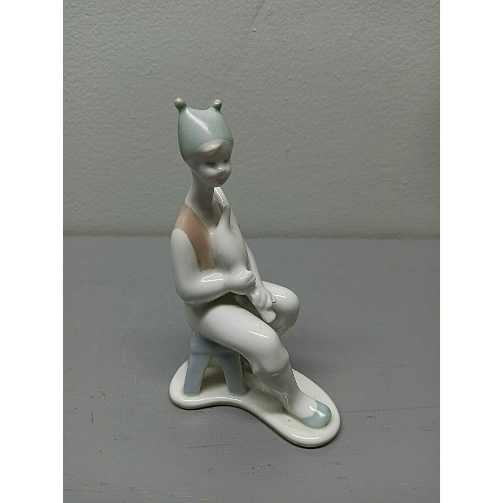 Vintage Hungary Porcelain Figurine Bagpipes 5" tall Hollahaza ?